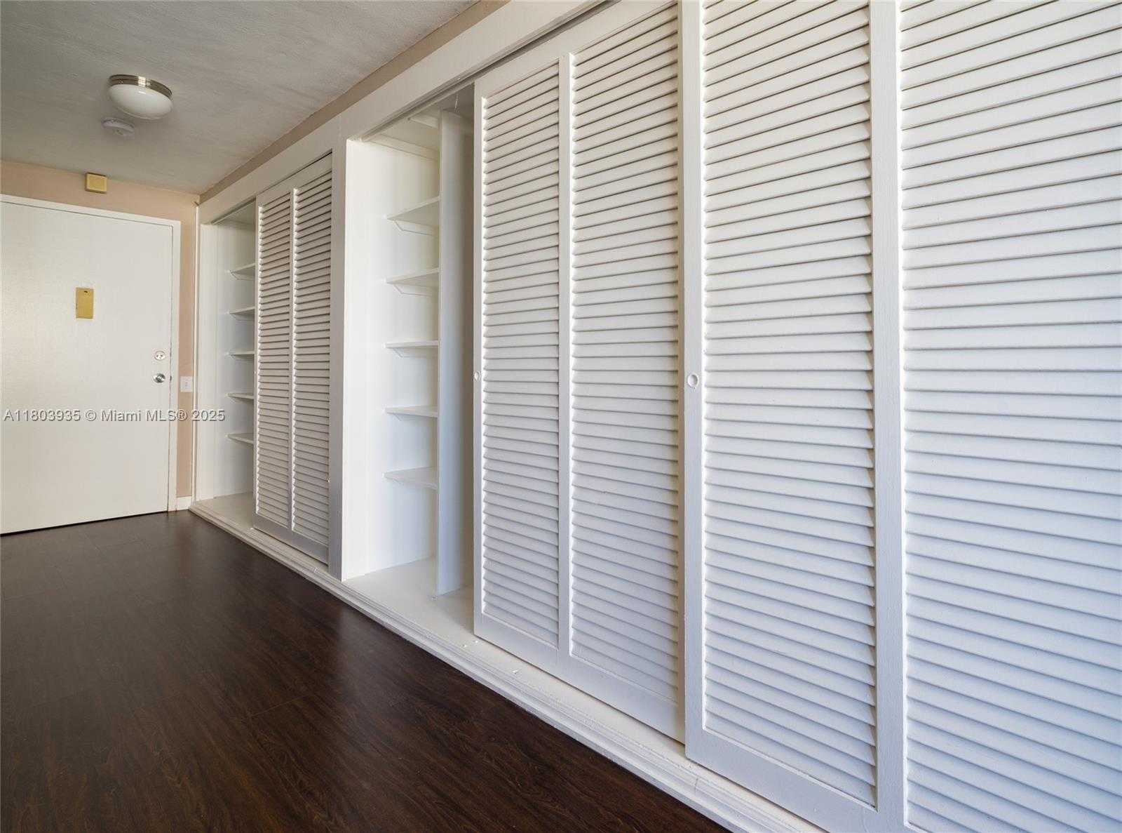 Small Image of 1250 WEST AVE #9R, Miami Beach Number 4