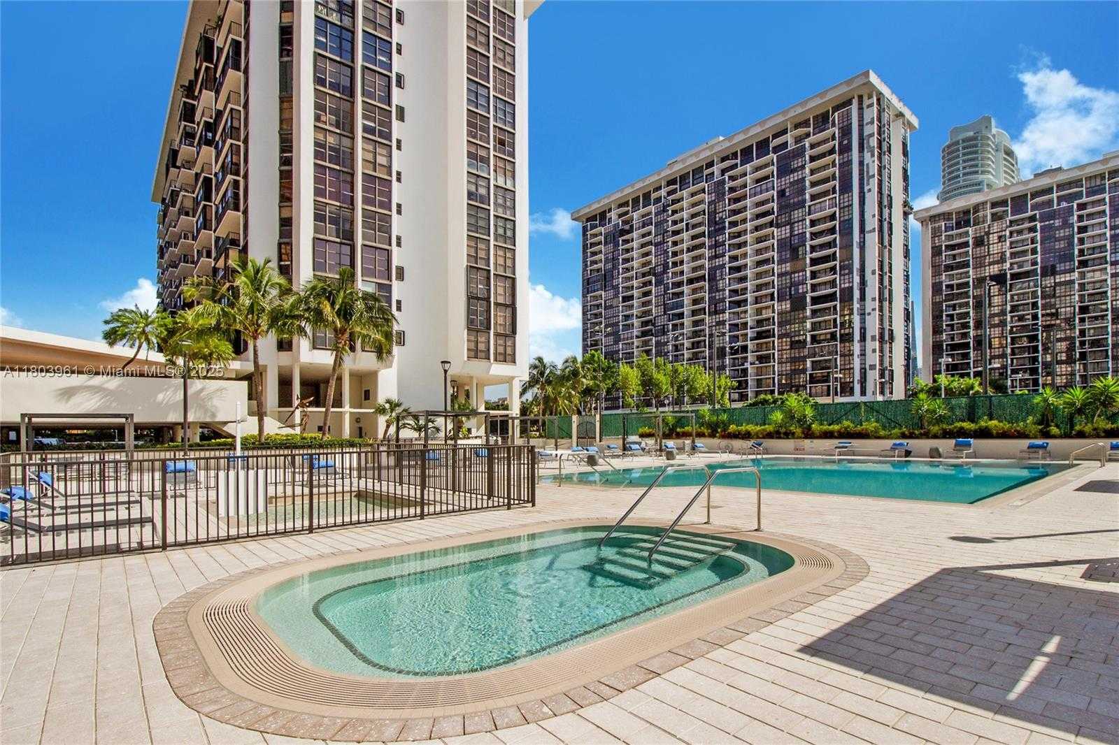Small Image of 1925 BRICKELL AVE #1812, Miami Number 3