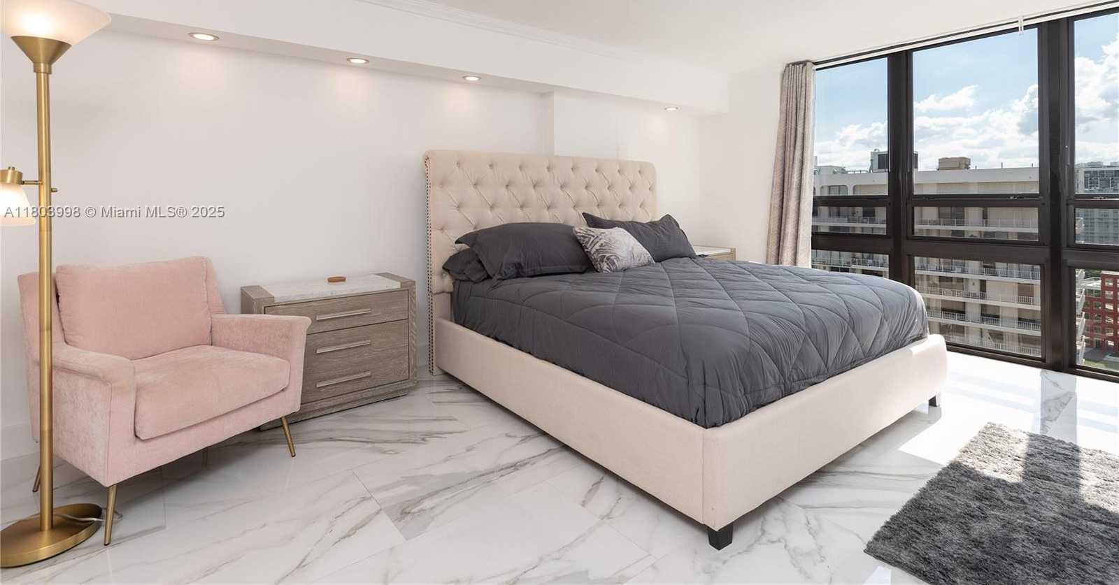 Small Image of 1450 BRICKELL BAY DR #1707, Miami Number 10