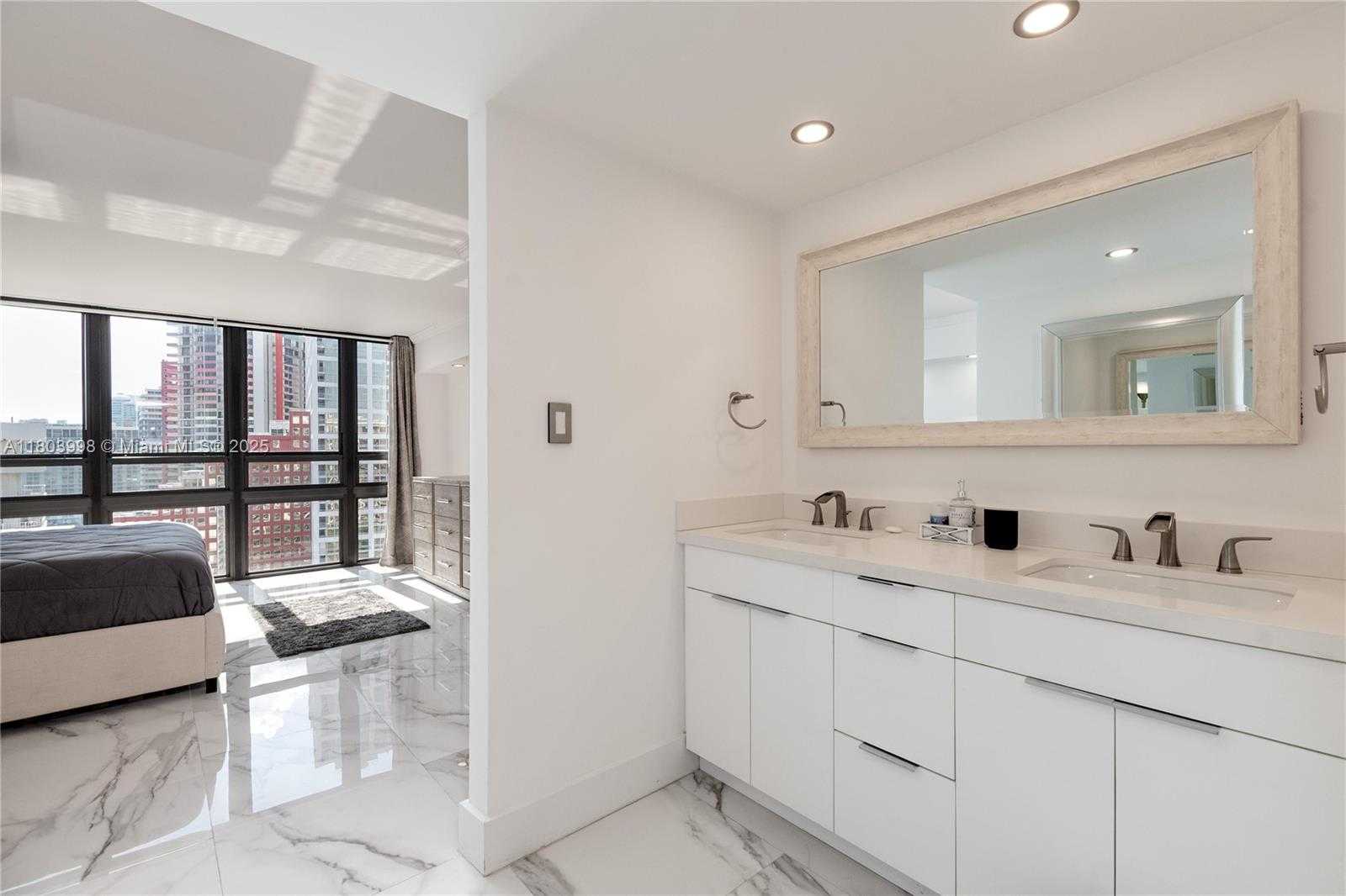 Small Image of 1450 BRICKELL BAY DR #1707, Miami Number 11