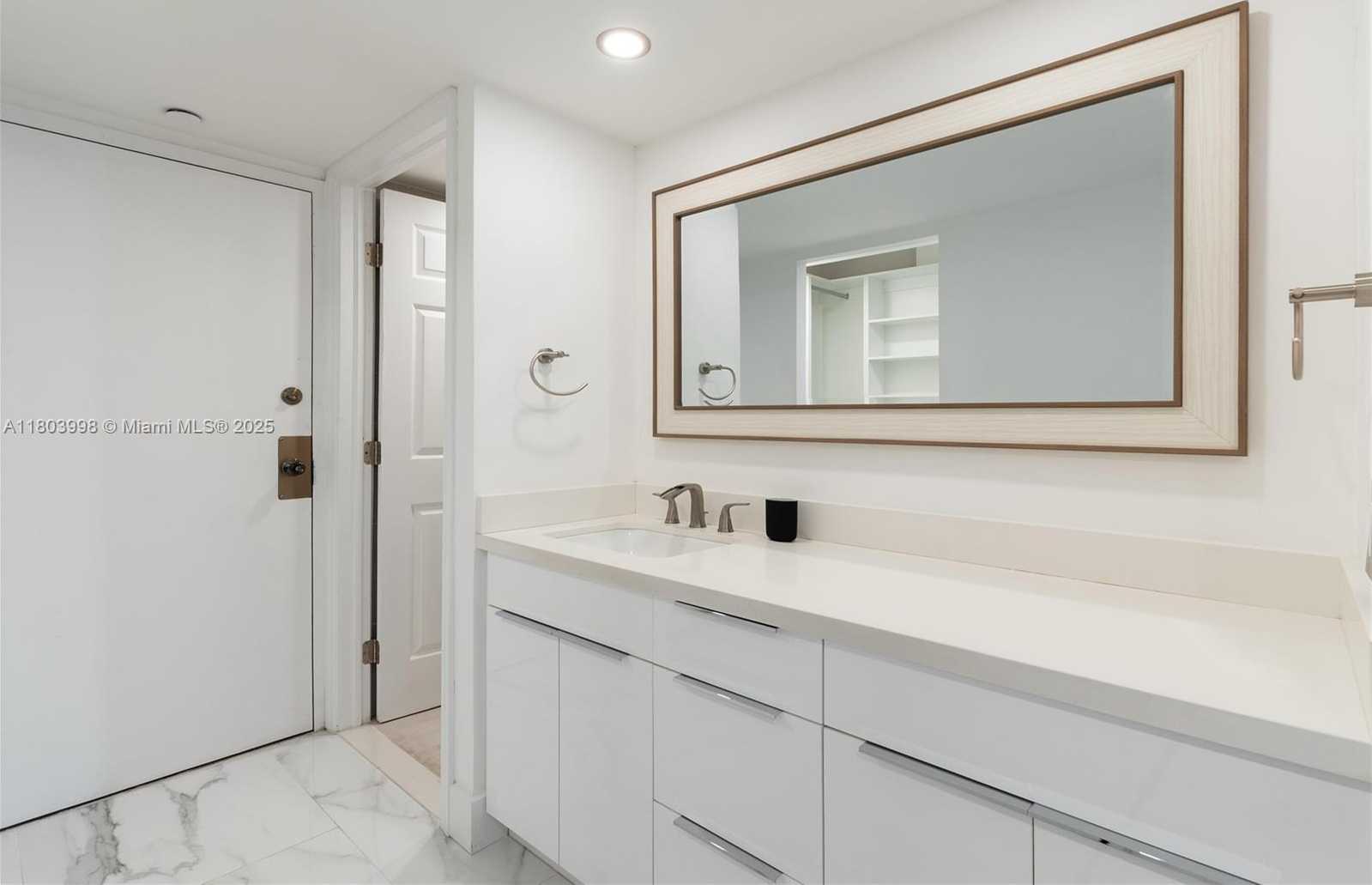 Small Image of 1450 BRICKELL BAY DR #1707, Miami Number 12