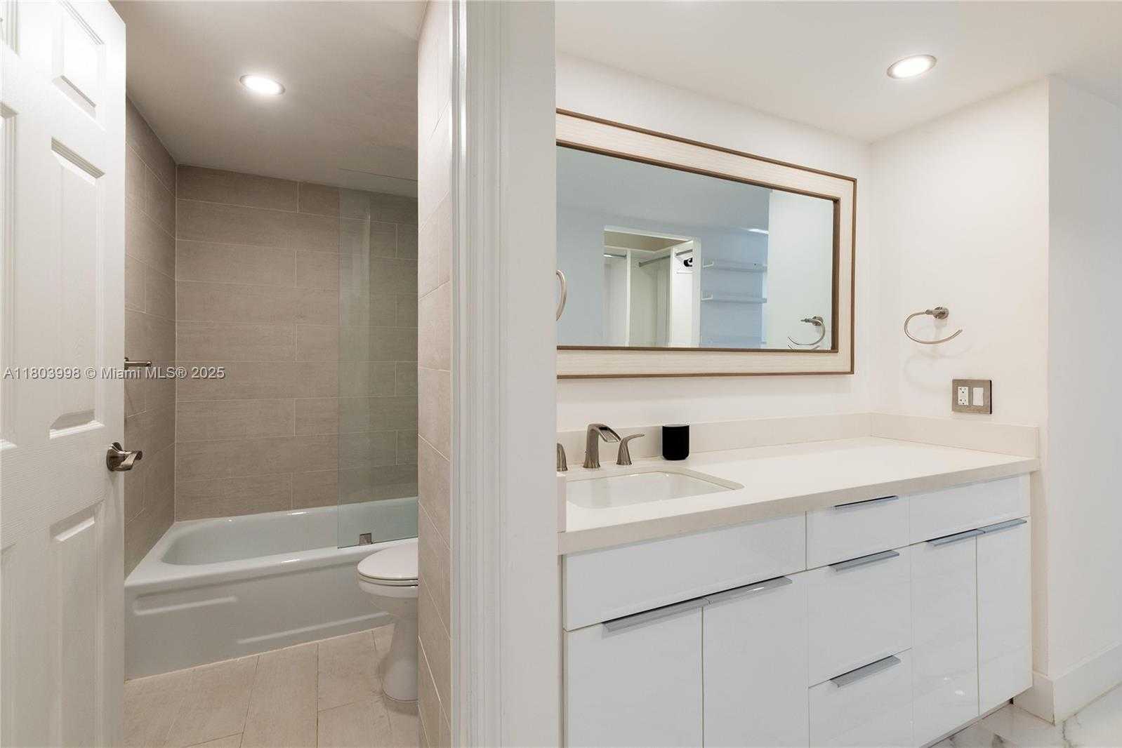 Small Image of 1450 BRICKELL BAY DR #1707, Miami Number 13