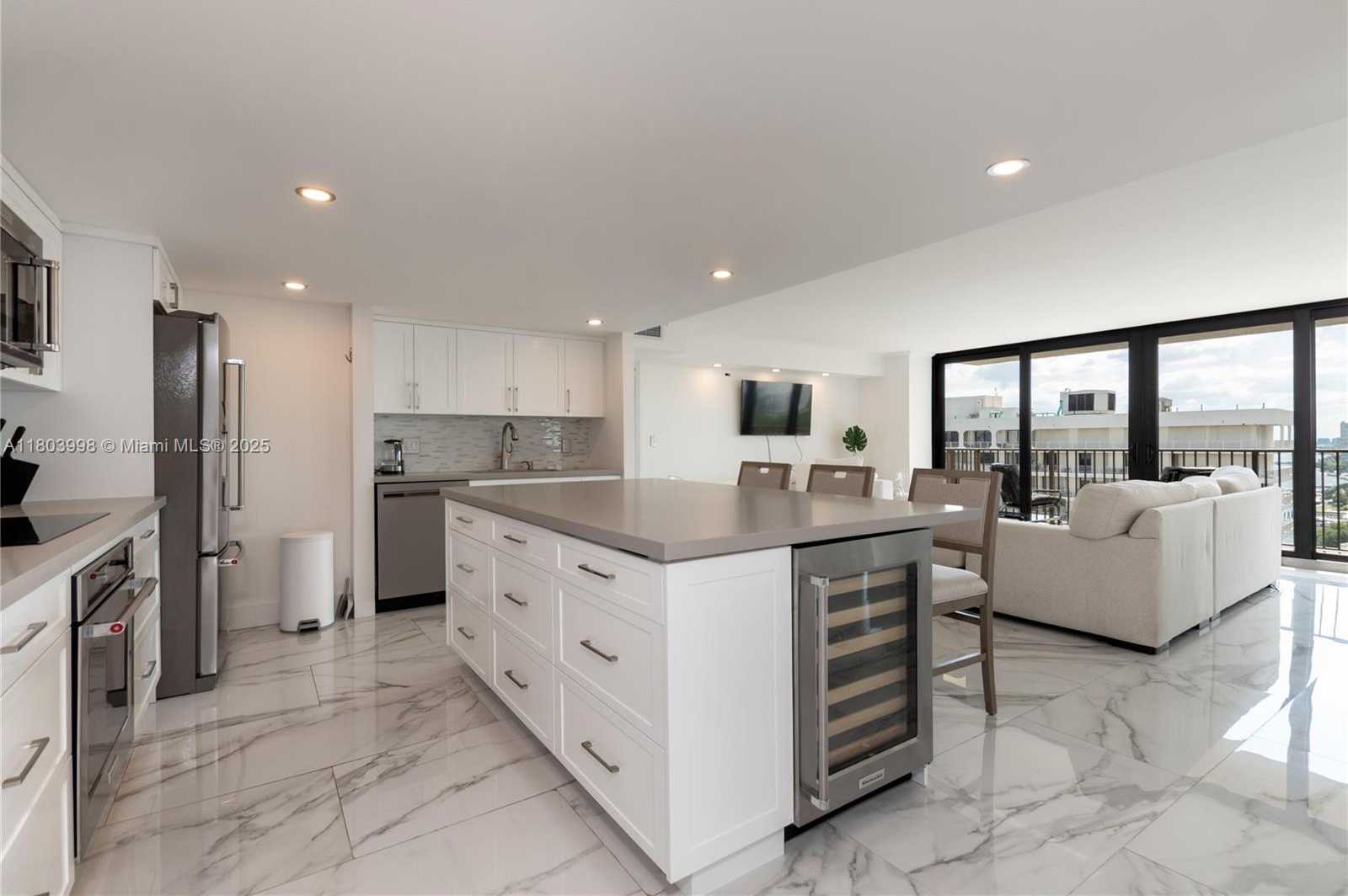 Small Image of 1450 BRICKELL BAY DR #1707, Miami Number 2