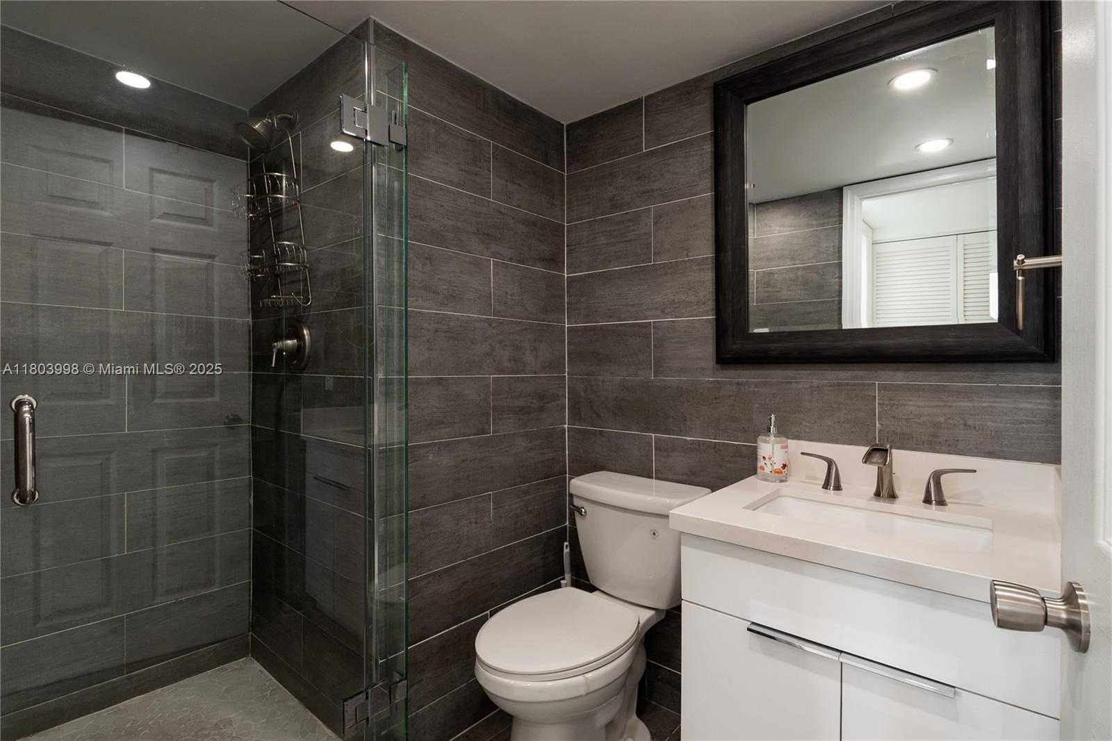 Small Image of 1450 BRICKELL BAY DR #1707, Miami Number 21