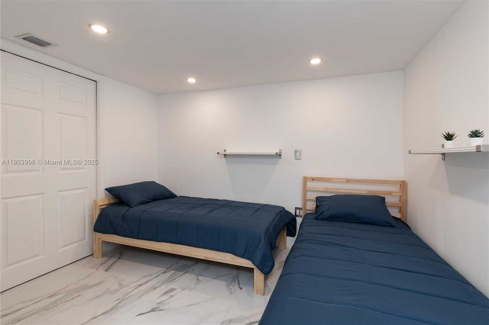 Small Image of 1450 BRICKELL BAY DR #1707, Miami Number 24