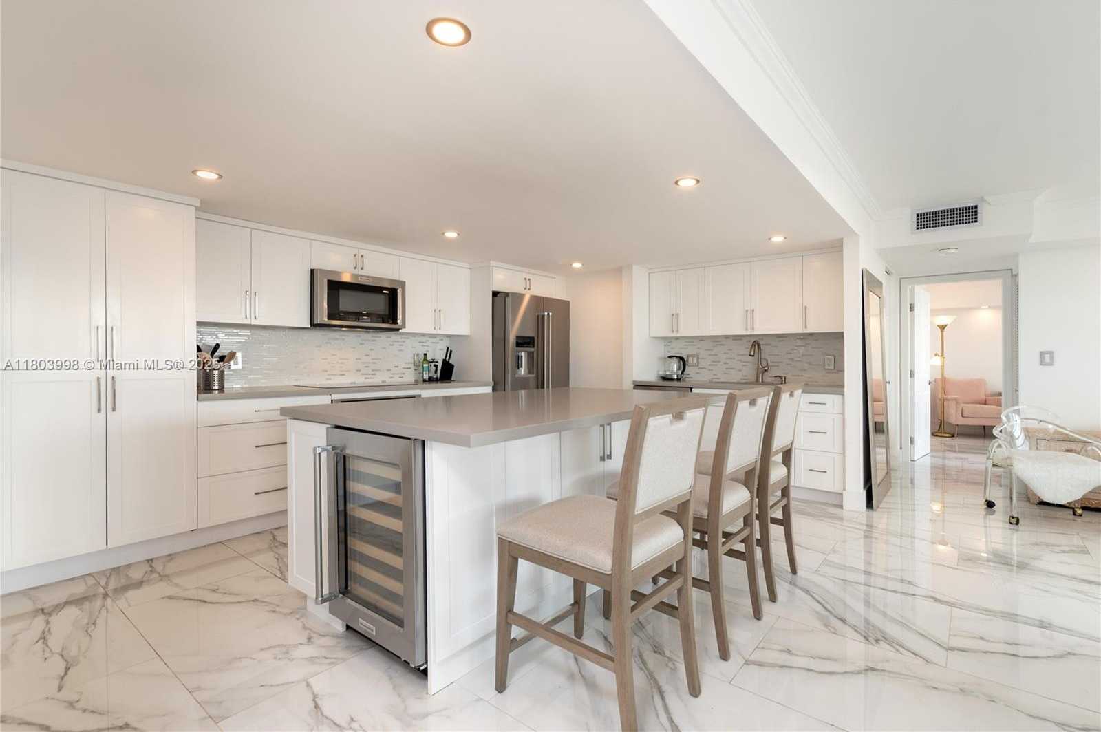 Small Image of 1450 BRICKELL BAY DR #1707, Miami Number 3