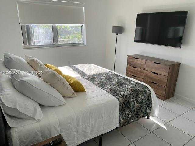 Small Image of 250 181ST DR #212, Sunny Isles Beach Number 17