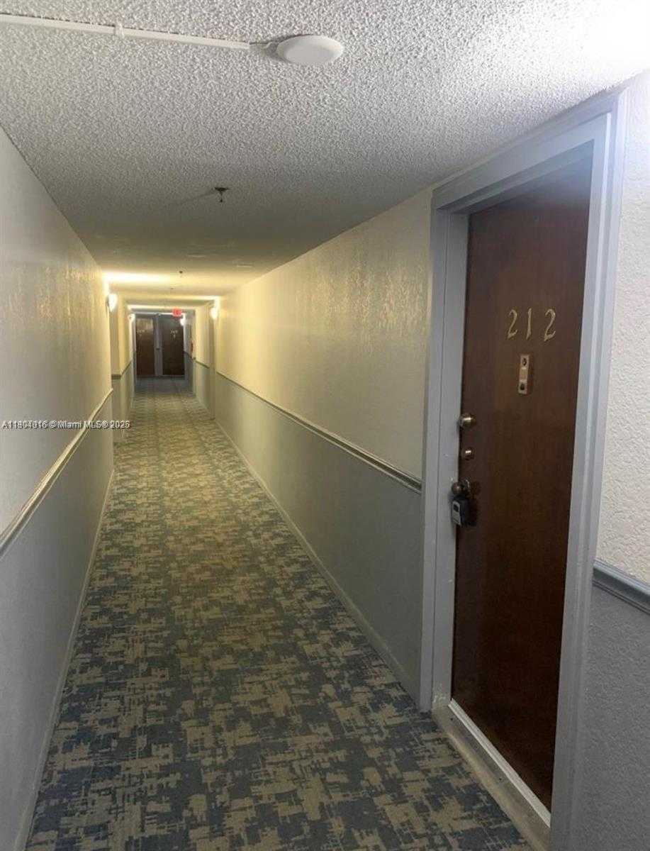 Small Image of 250 181ST DR #212, Sunny Isles Beach Number 5