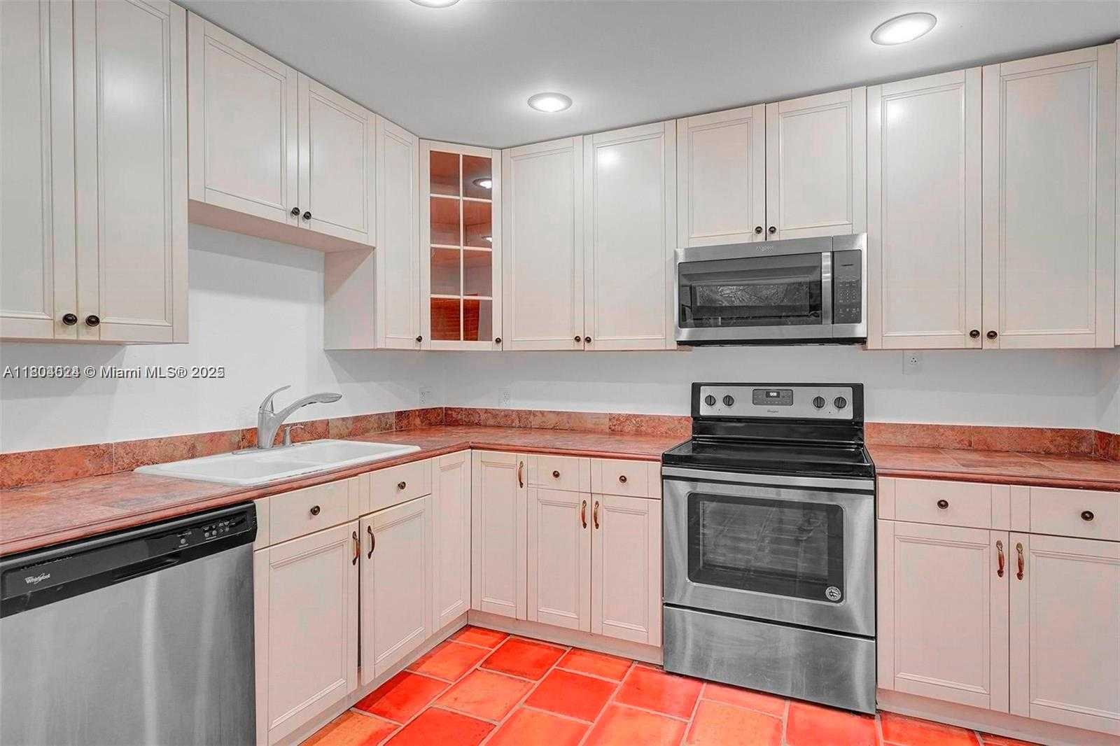 Small Image of 20908 LEEWARD CT #231-3, Aventura Number 11