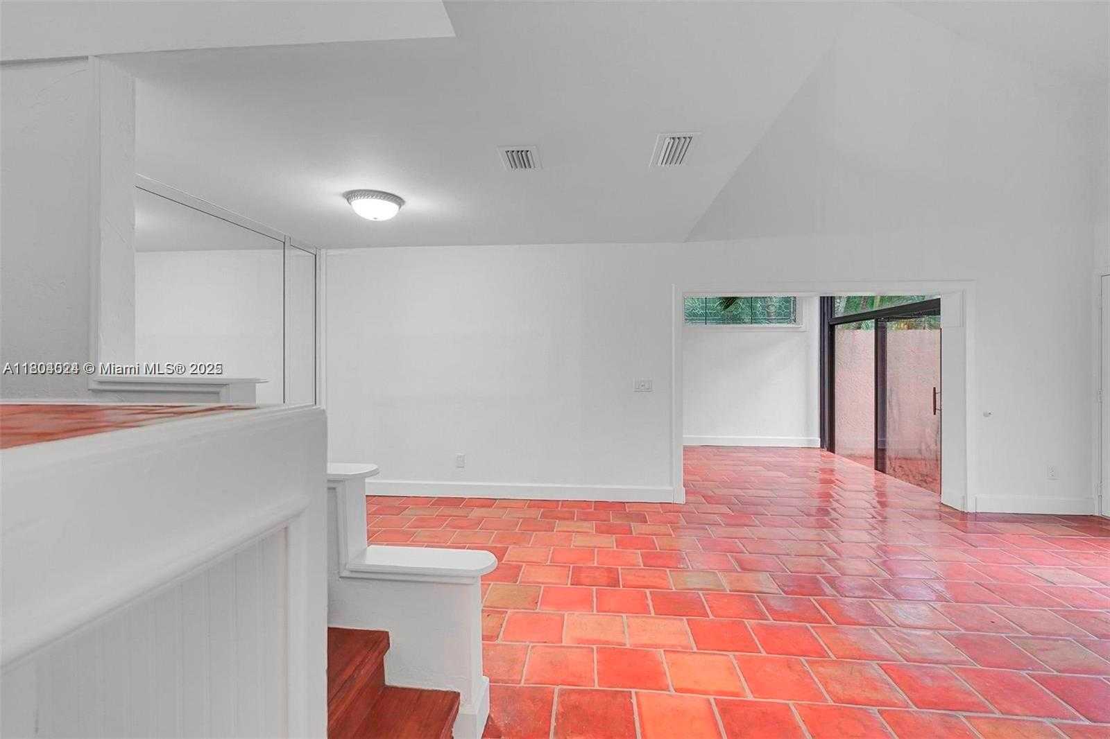 Small Image of 20908 LEEWARD CT #231-3, Aventura Number 17