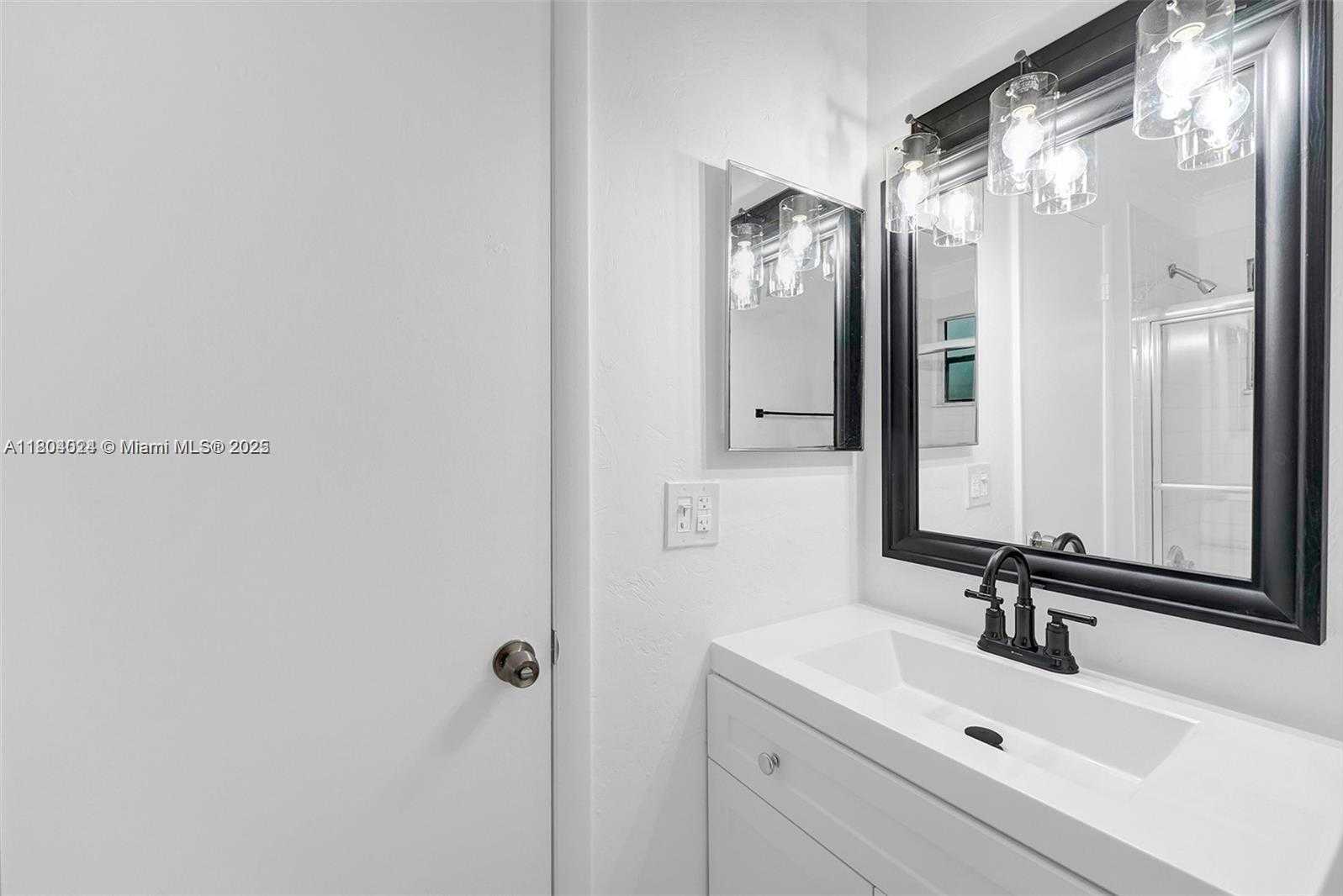Small Image of 20908 LEEWARD CT #231-3, Aventura Number 36
