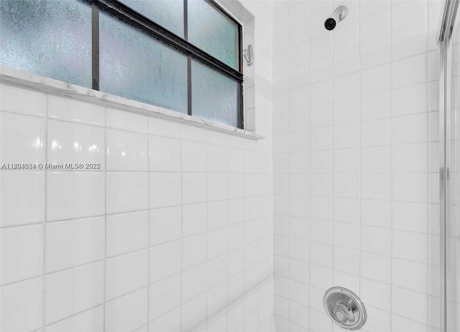 Small Image of 20908 LEEWARD CT #231-3, Aventura Number 37