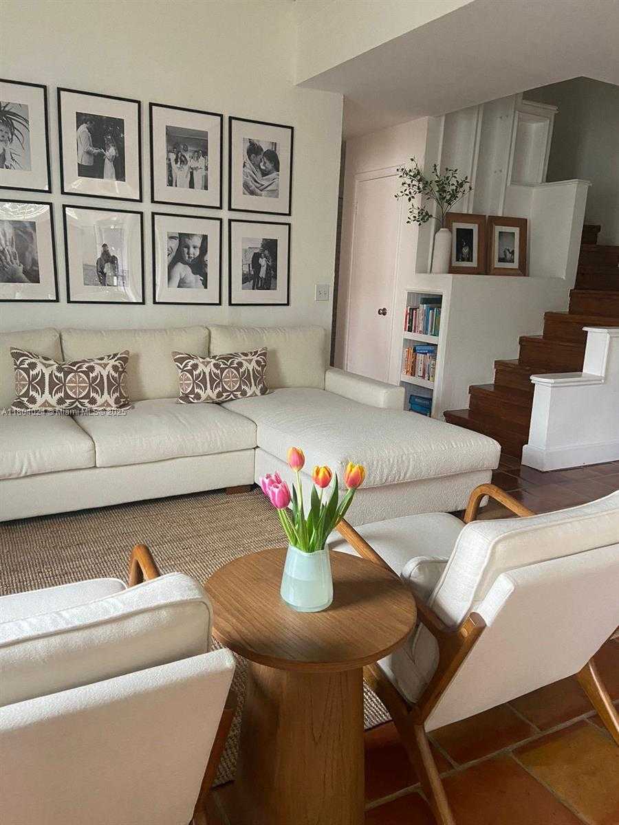 Small Image of 20908 LEEWARD CT #231-3, Aventura Number 4
