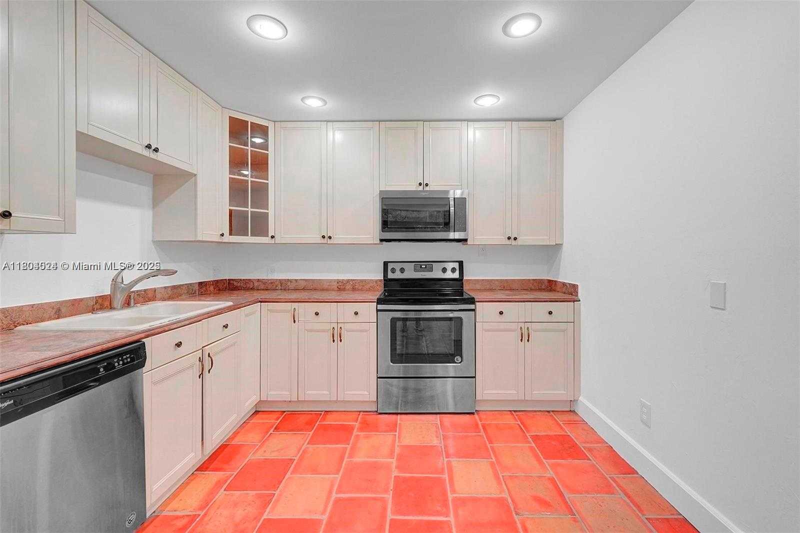 Small Image of 20908 LEEWARD CT #231-3, Aventura Number 8