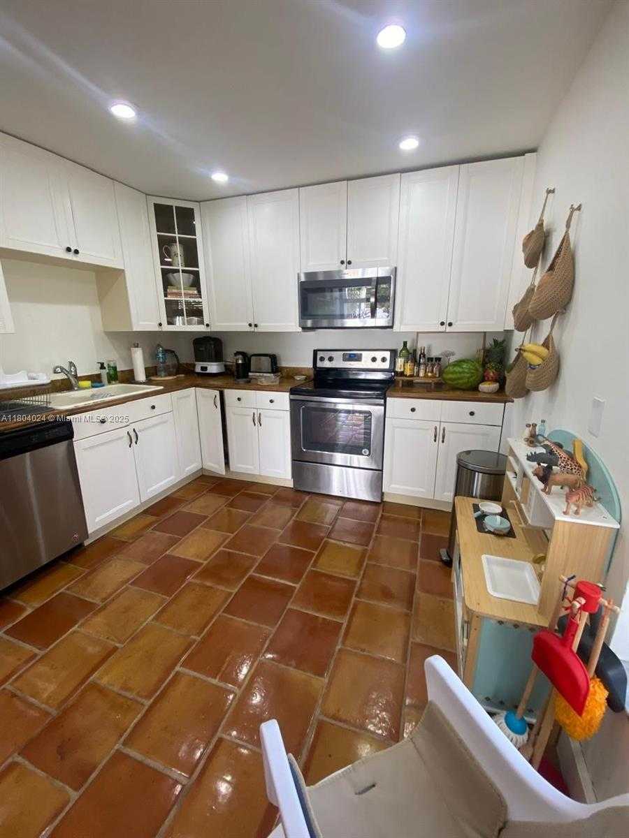 Small Image of 20908 LEEWARD CT #231-3, Aventura Number 9
