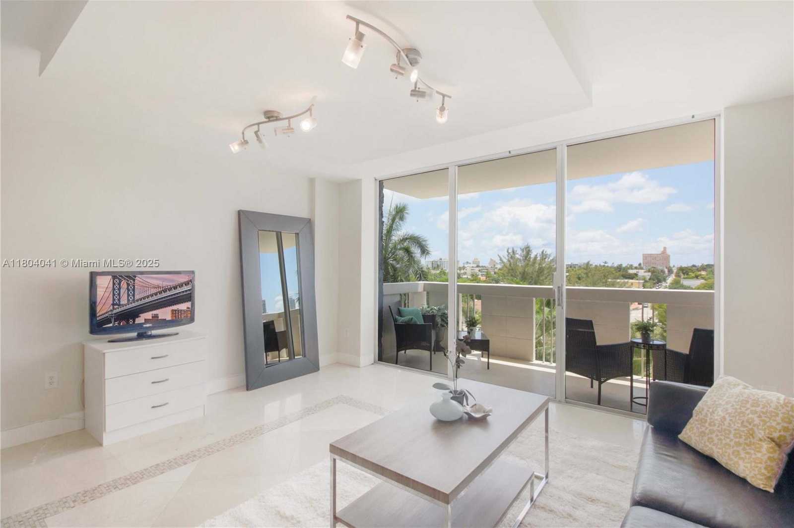 Small Image of 800 WEST AVE #624, Miami Beach Number 6