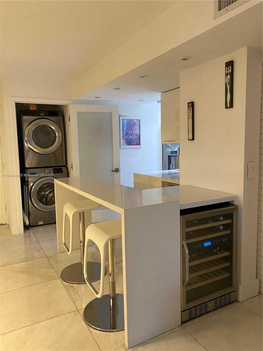 Small Image of 200 SOUTH EAST 15TH RD #7I, Miami Number 4