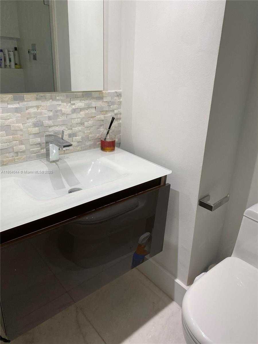 Small Image of 200 SOUTH EAST 15TH RD #7I, Miami Number 9