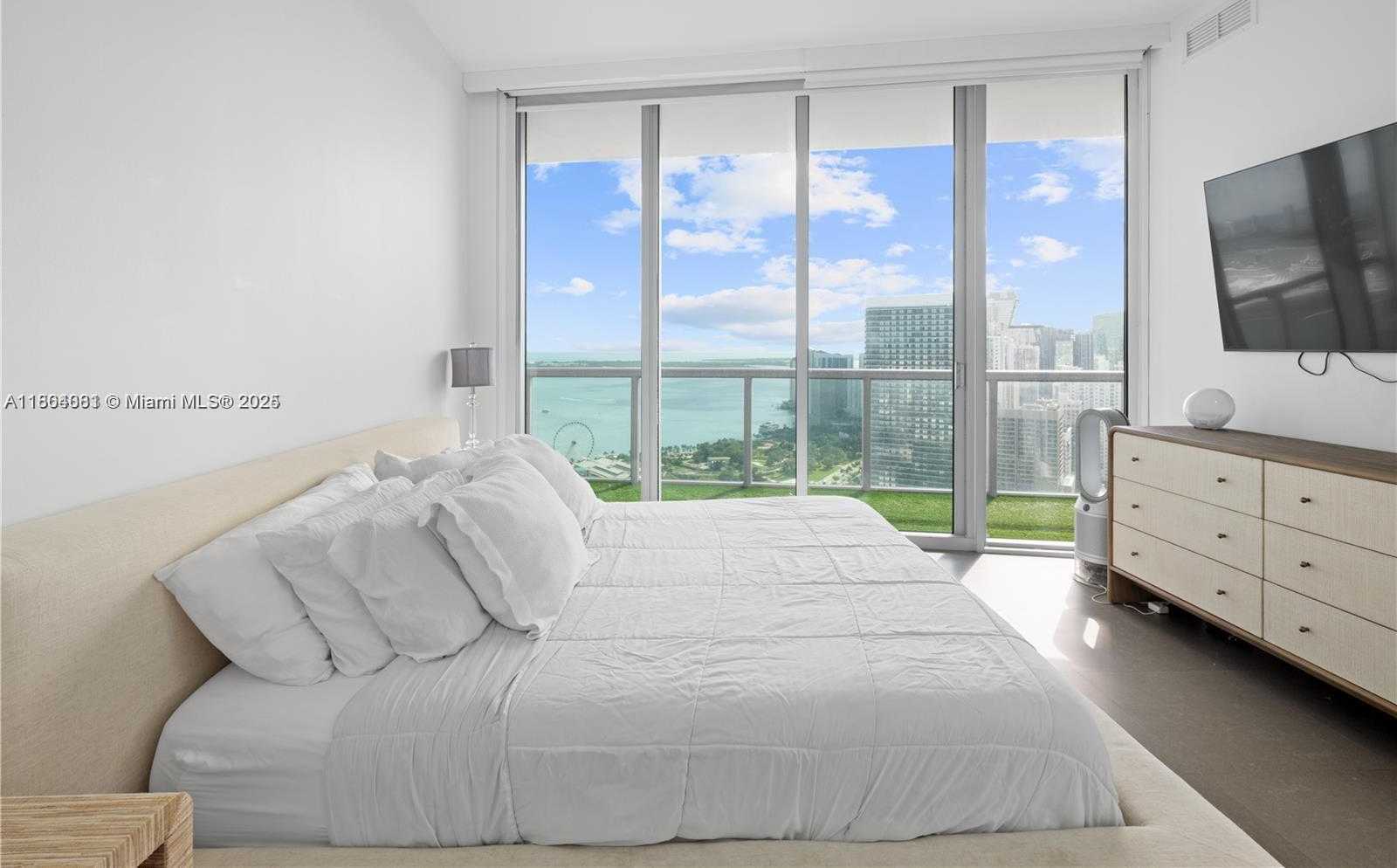 Small Image of 888 BISCAYNE BLVD #4801, Miami Number 10