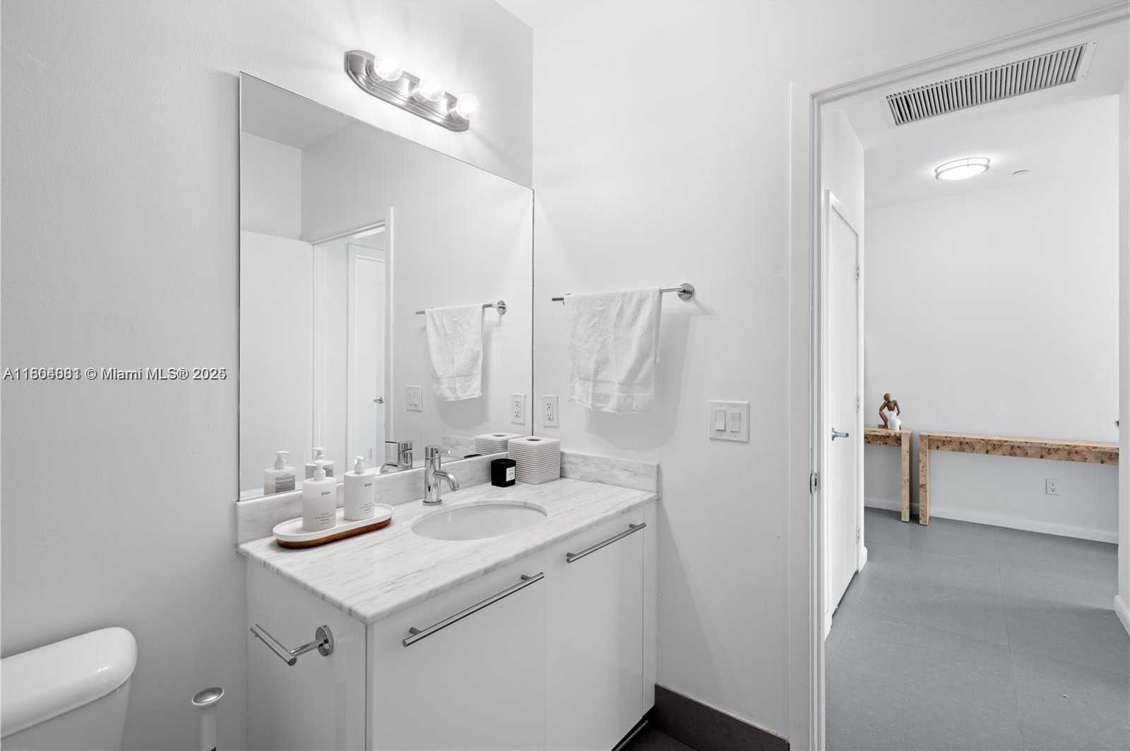 Small Image of 888 BISCAYNE BLVD #4801, Miami Number 11