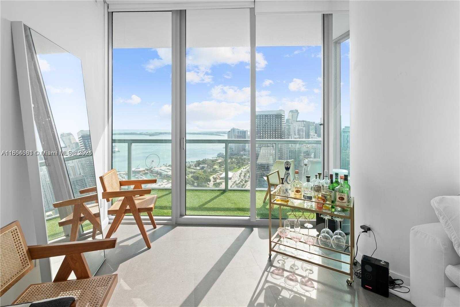 Small Image of 888 BISCAYNE BLVD #4801, Miami Number 2