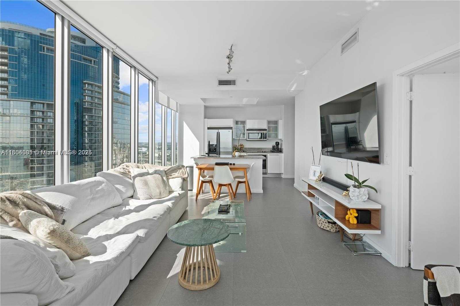 Small Image of 888 BISCAYNE BLVD #4801, Miami Number 4