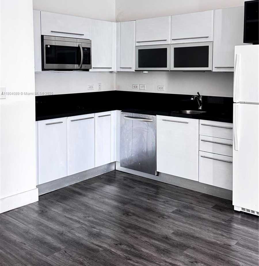 Small Image of 244 BISCAYNE BLVD #247, Miami Number 3
