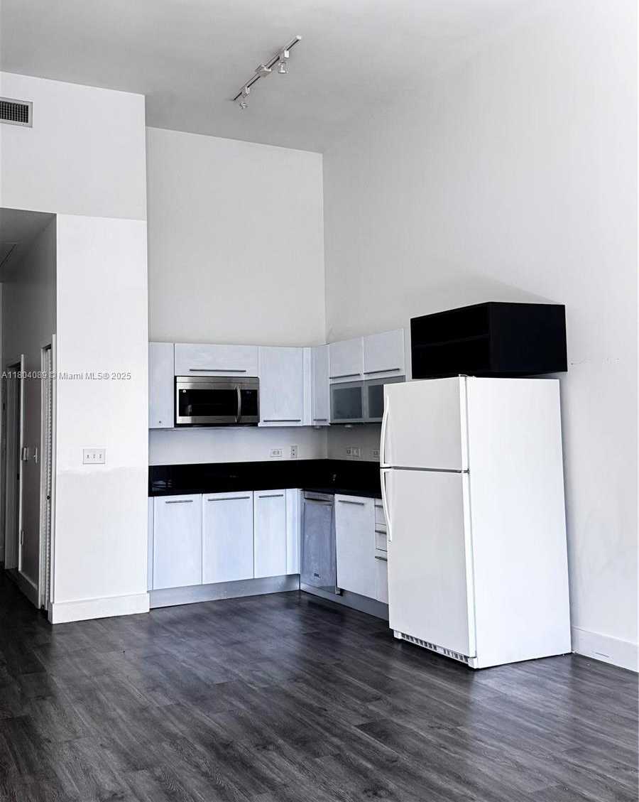 Small Image of 244 BISCAYNE BLVD #247, Miami Number 4