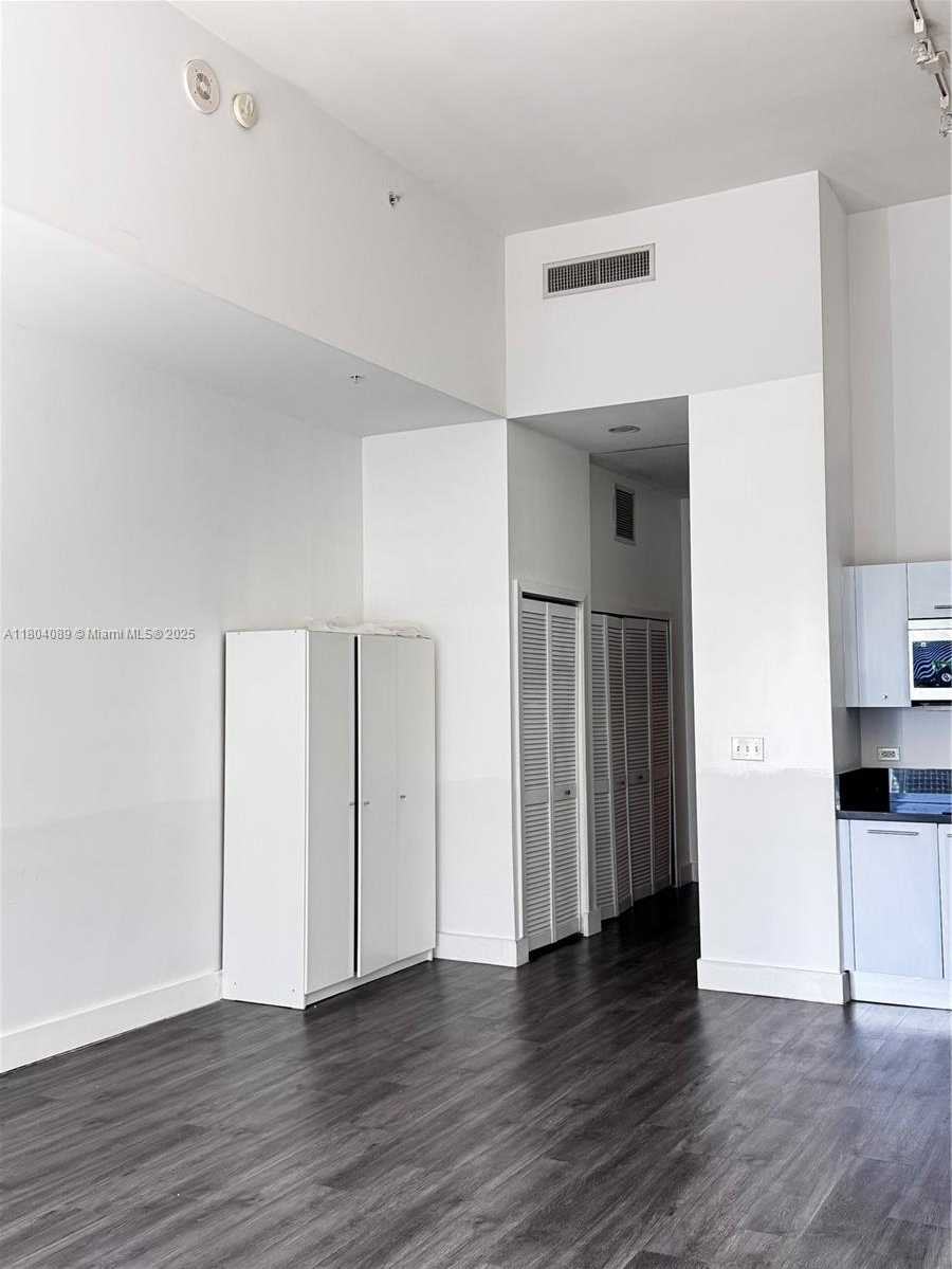 Small Image of 244 BISCAYNE BLVD #247, Miami Number 5