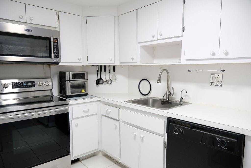 Small Image of 300 BAYVIEW DR #511, Sunny Isles Beach Number 11