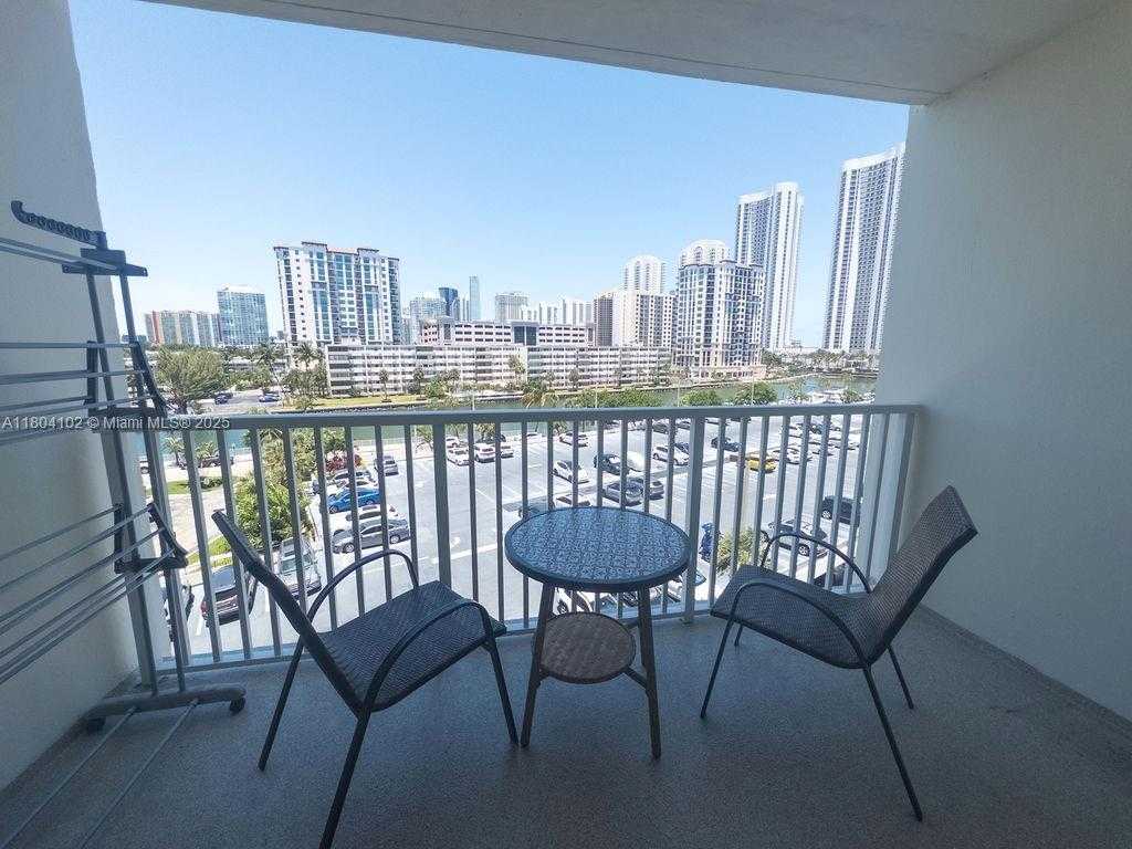Small Image of 300 BAYVIEW DR #511, Sunny Isles Beach Number 13