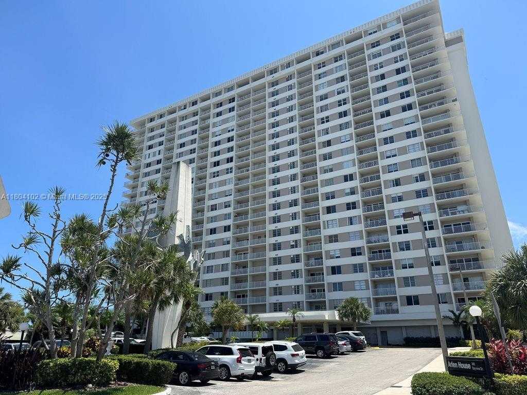 Small Image of 300 BAYVIEW DR #511, Sunny Isles Beach Number 4