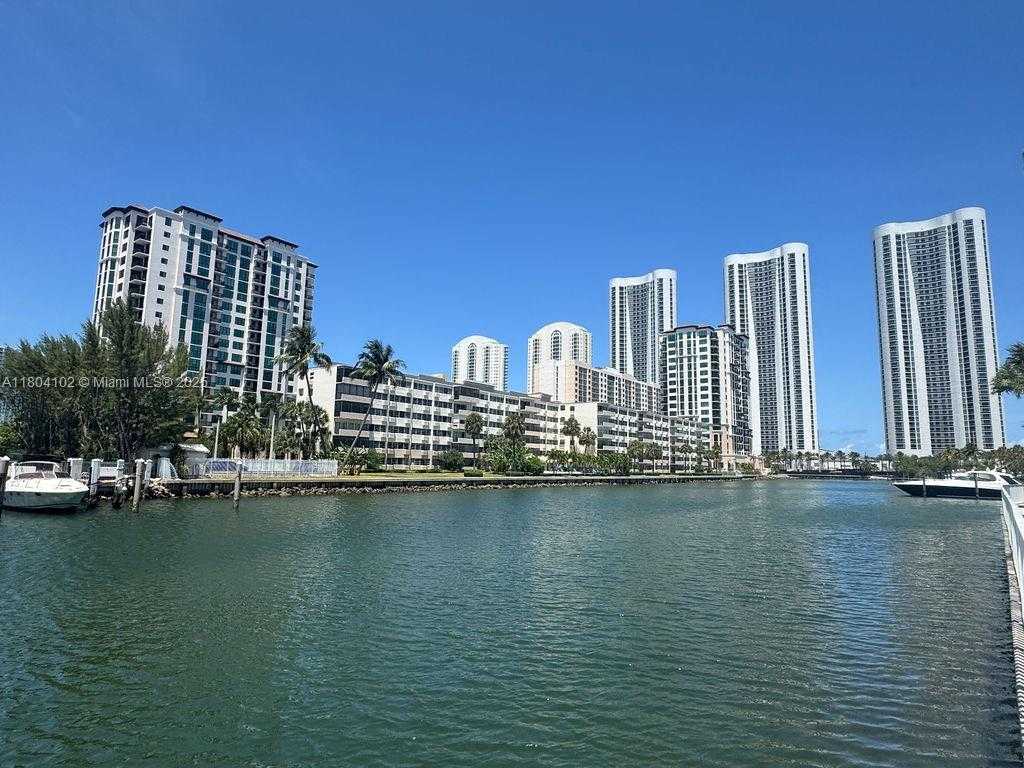 Small Image of 300 BAYVIEW DR #511, Sunny Isles Beach Number 5