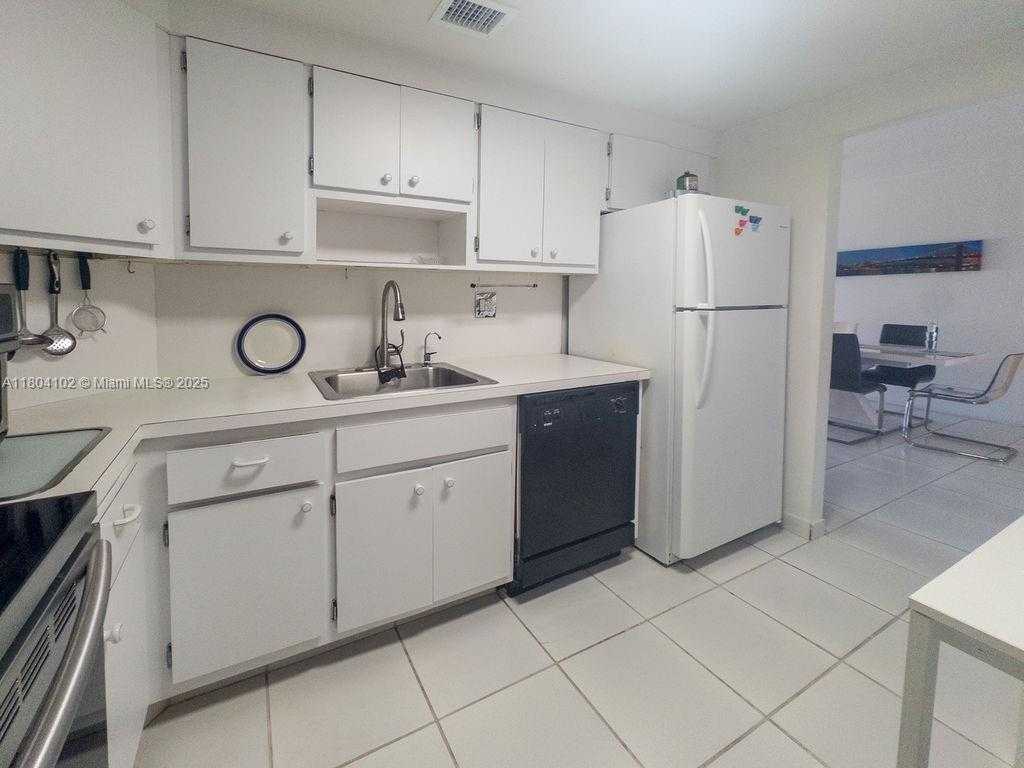 Small Image of 300 BAYVIEW DR #511, Sunny Isles Beach Number 6