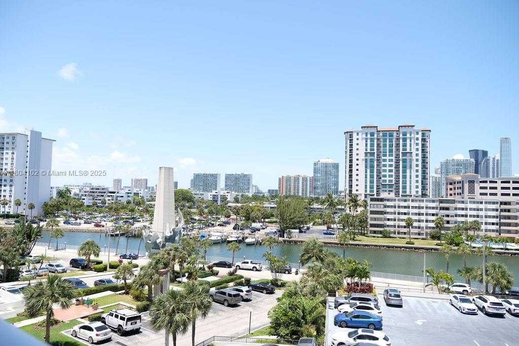 Small Image of 300 BAYVIEW DR #511, Sunny Isles Beach Number 7