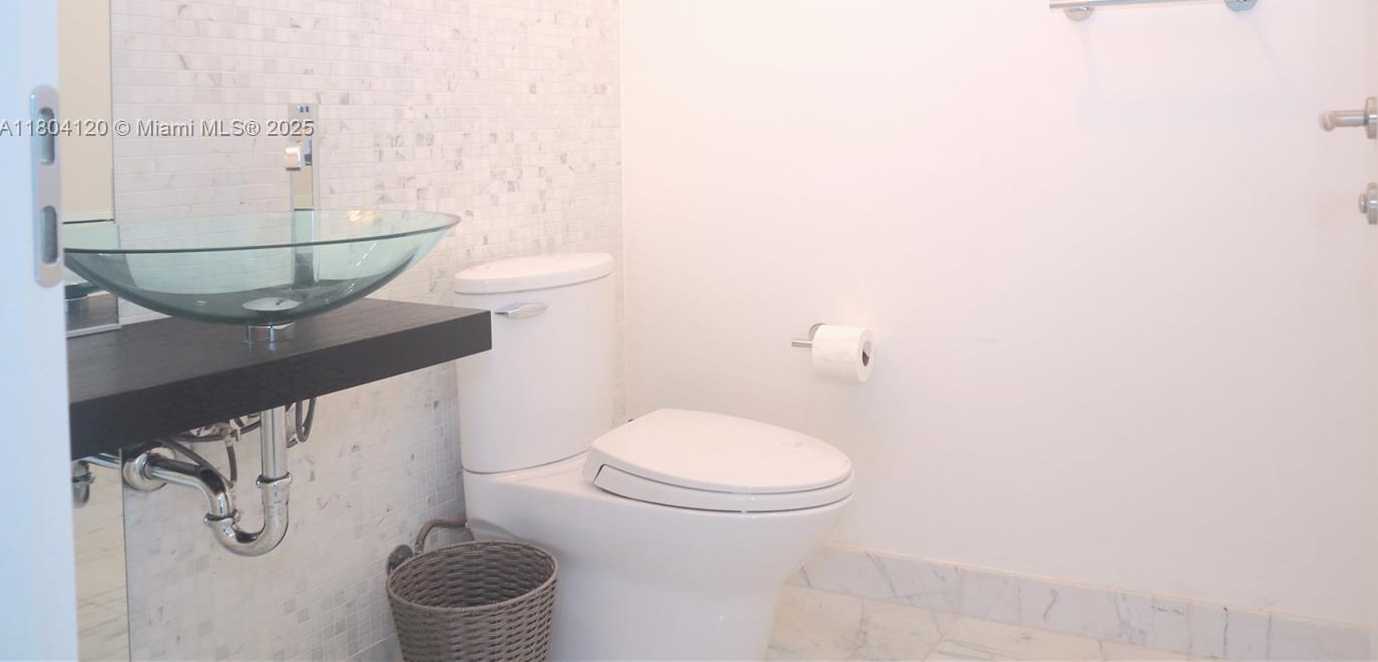 Small Image of 200 BISCAYNE BLVD WY #3309, Miami Number 16