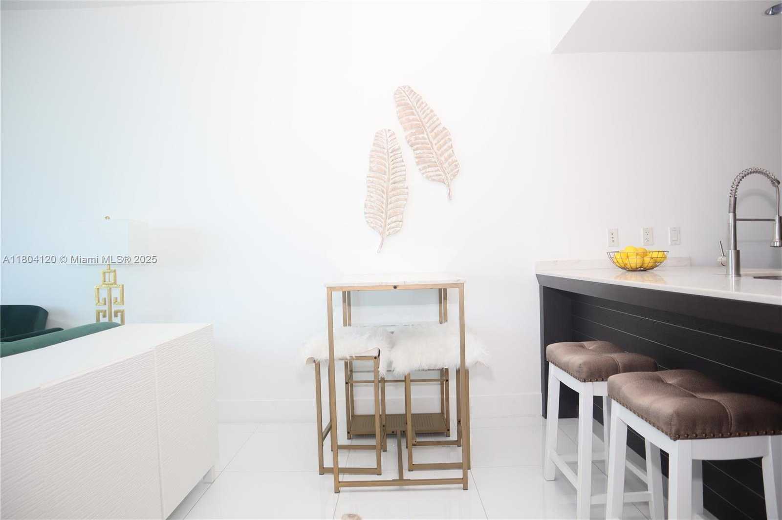 Small Image of 200 BISCAYNE BLVD WY #3309, Miami Number 3