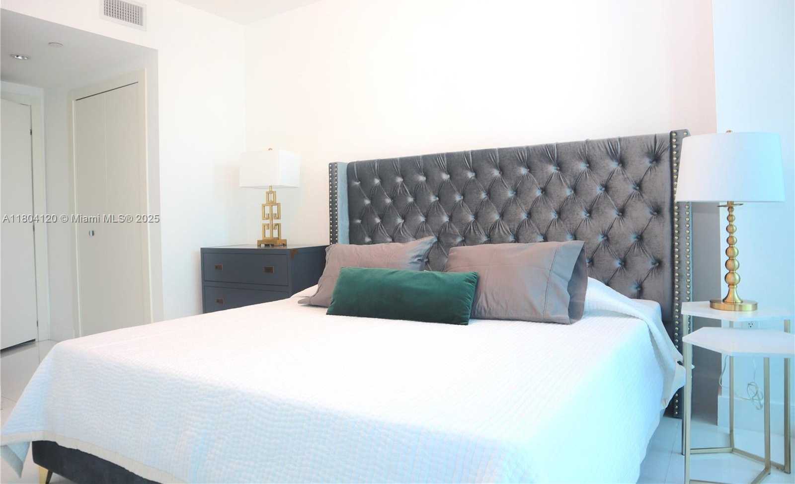 Small Image of 200 BISCAYNE BLVD WY #3309, Miami Number 7