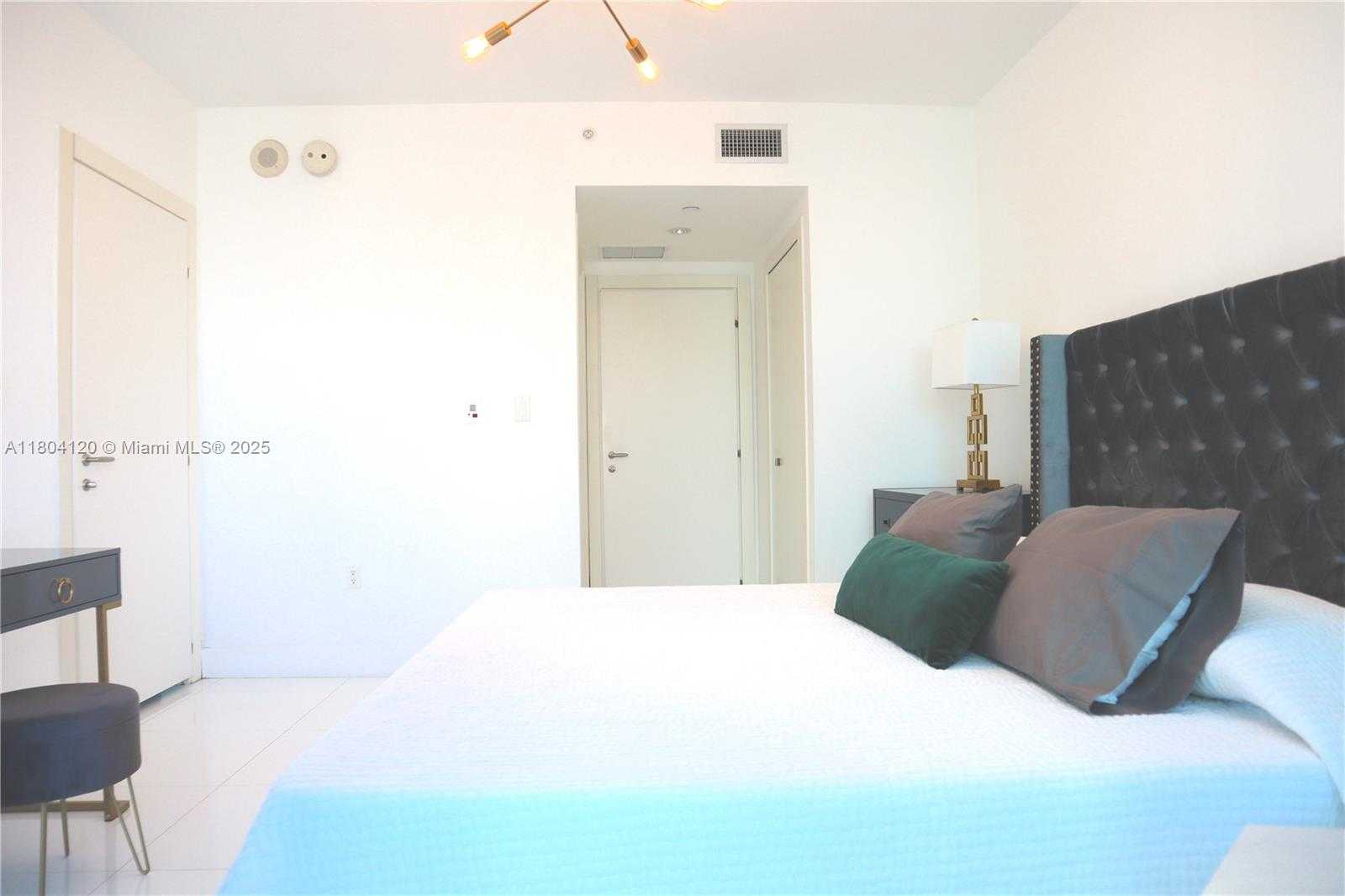 Small Image of 200 BISCAYNE BLVD WY #3309, Miami Number 9
