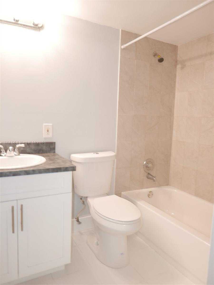 Small Image of 5991 WASHINGTON ST #222, Hollywood Number 11