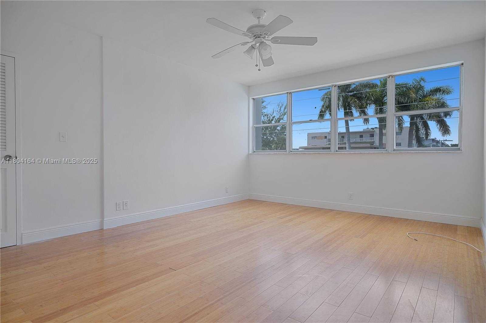 Small Image of 9381 EAST BAY HARBOR DR #301N, Bay Harbor Islands Number 20