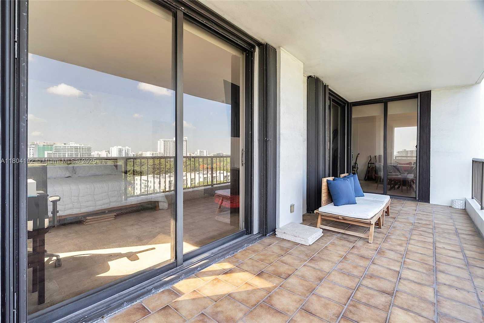 Small Image of 1581 BRICKELL AVE #707, Miami Number 16