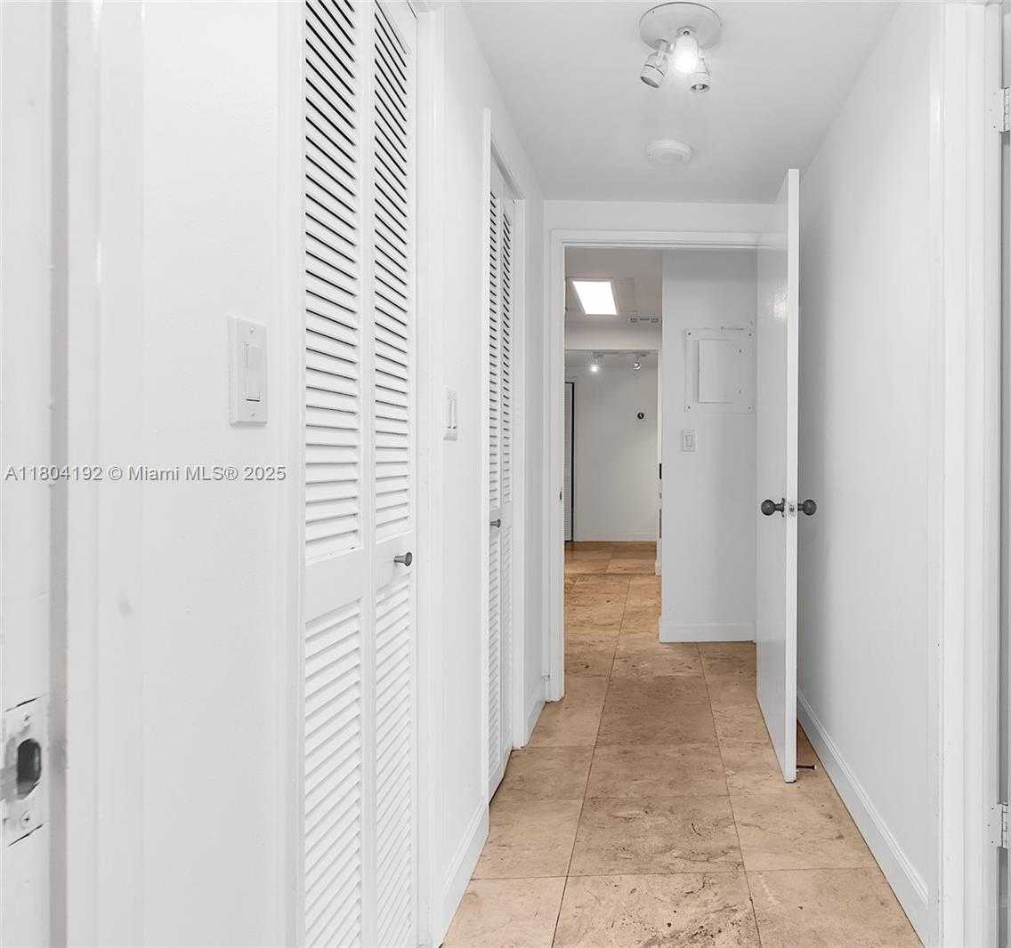 Small Image of 1581 BRICKELL AVE #707, Miami Number 25