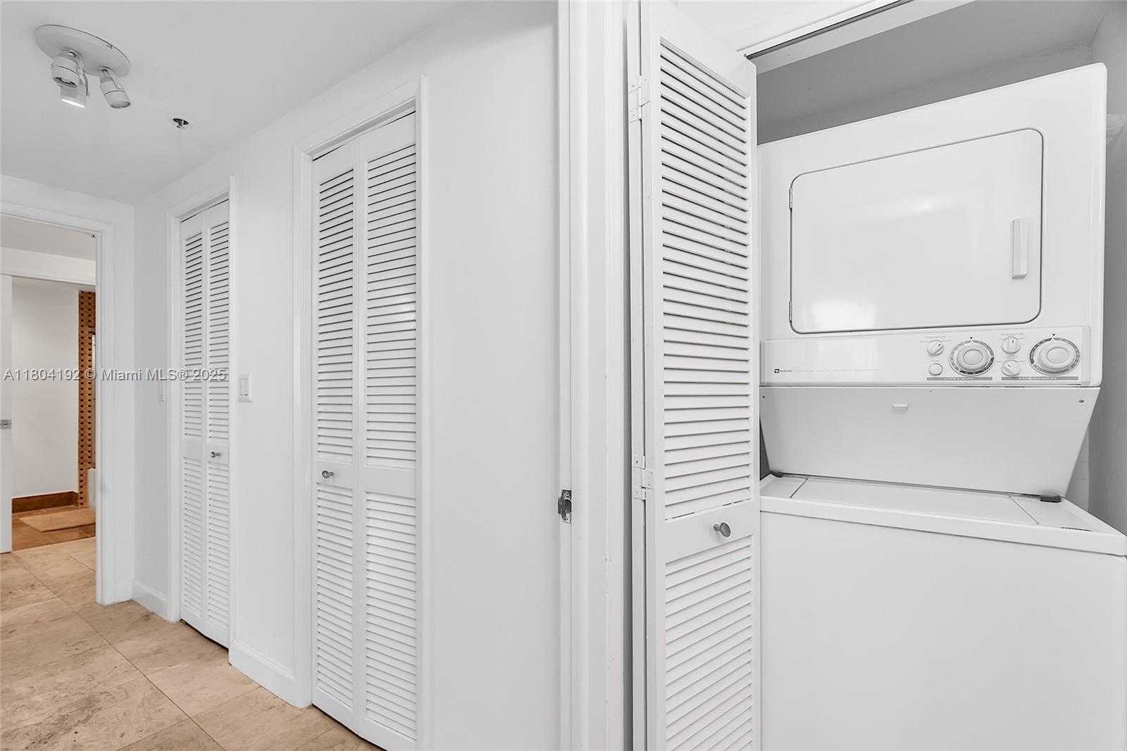 Small Image of 1581 BRICKELL AVE #707, Miami Number 27