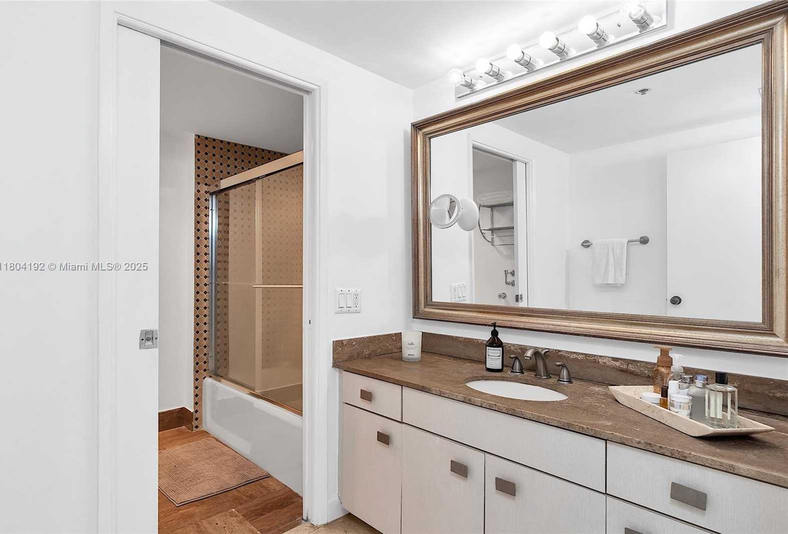 Small Image of 1581 BRICKELL AVE #707, Miami Number 33