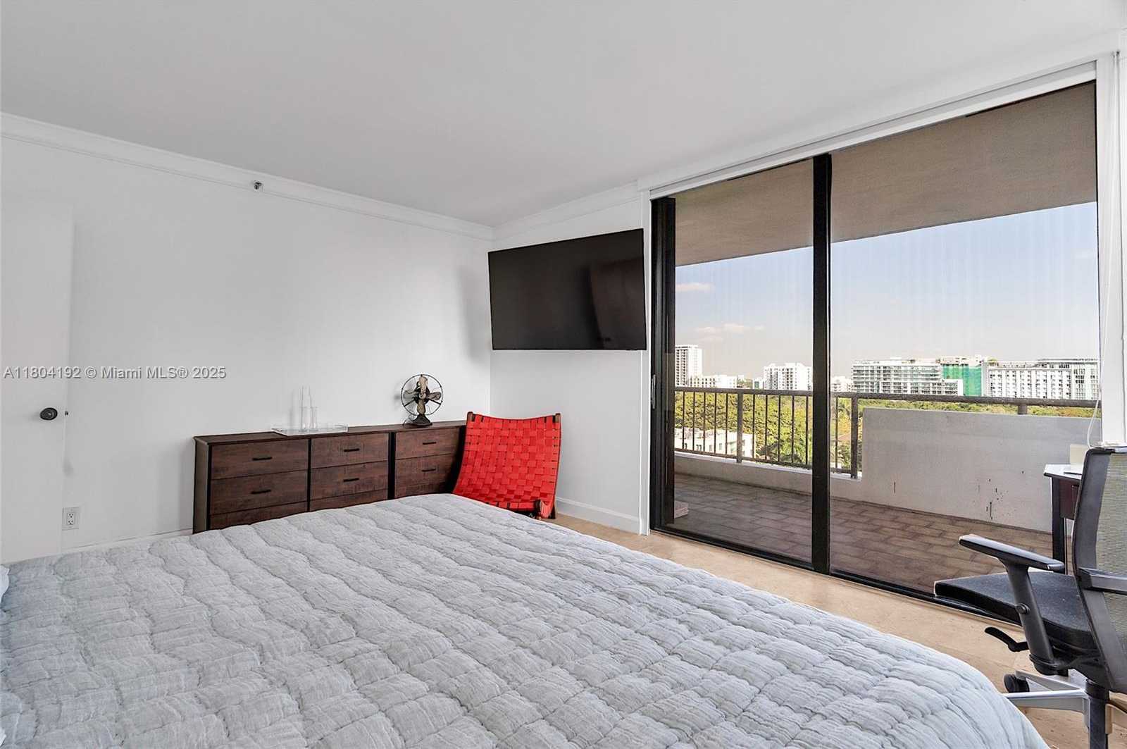 Small Image of 1581 BRICKELL AVE #707, Miami Number 36