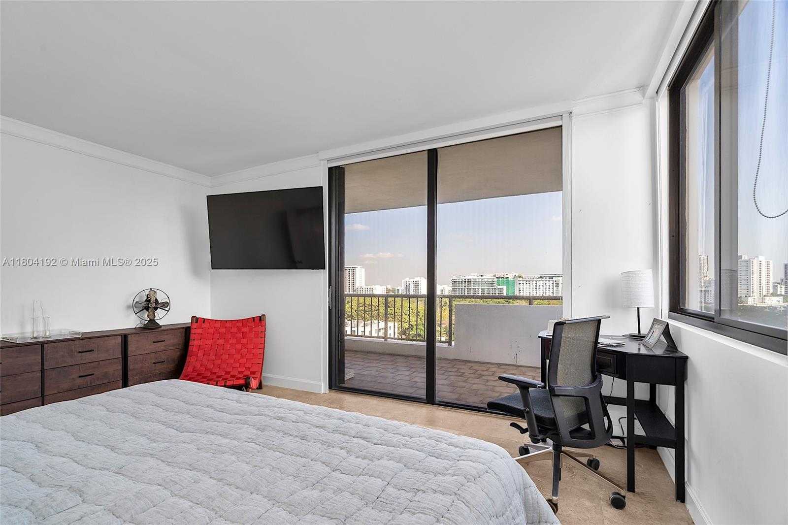 Small Image of 1581 BRICKELL AVE #707, Miami Number 37