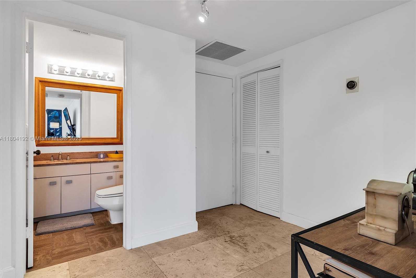 Small Image of 1581 BRICKELL AVE #707, Miami Number 4