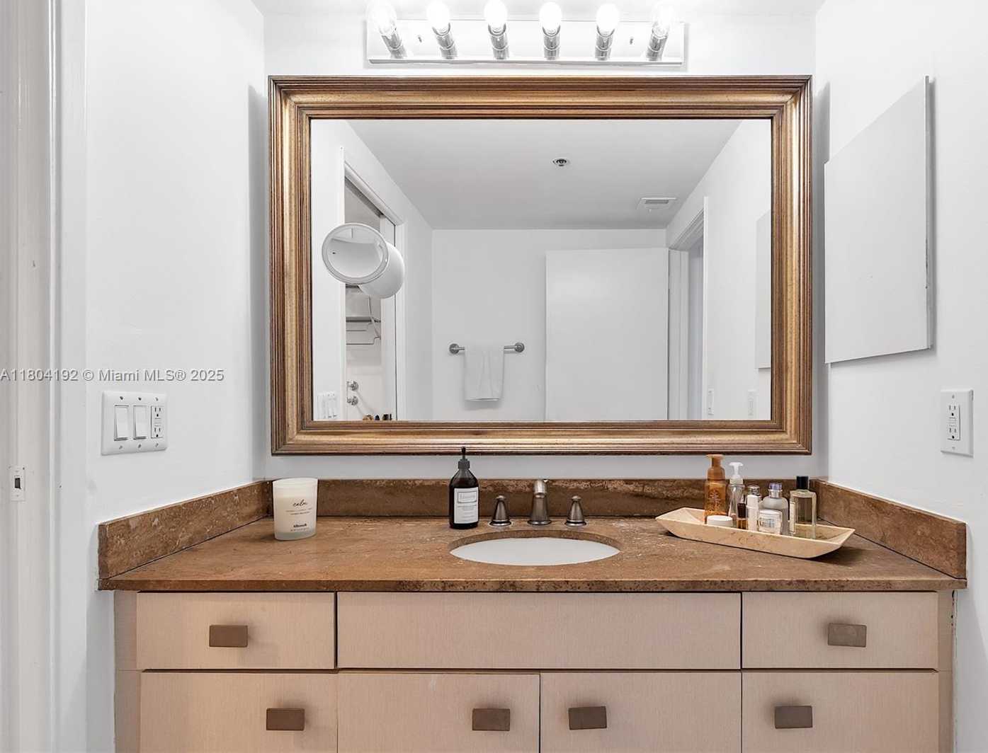 Small Image of 1581 BRICKELL AVE #707, Miami Number 6