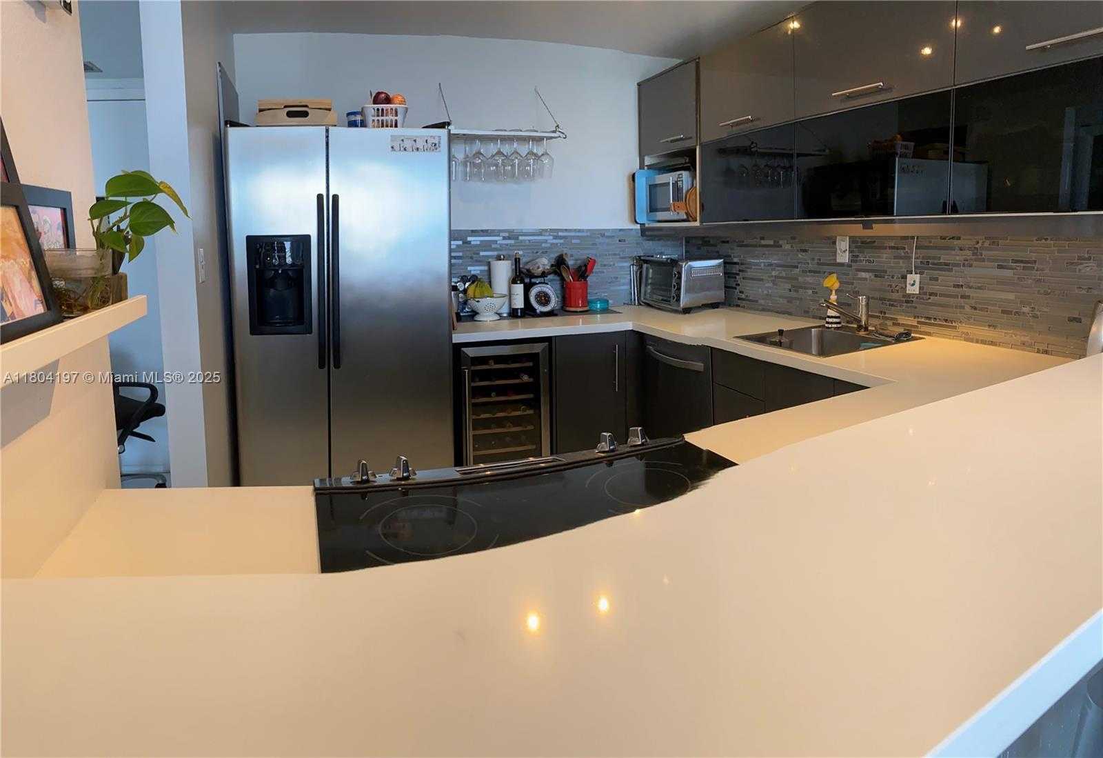 Small Image of 6900 BAY DR #10E, Miami Beach Number 12